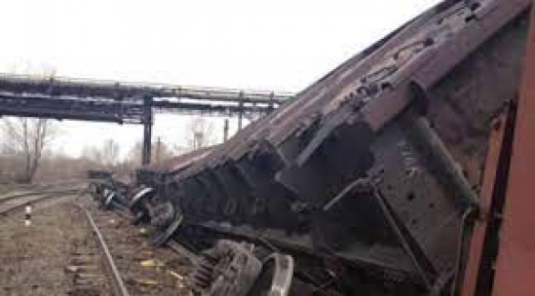 В Казахстане сошли с рельсов 14 грузовых вагонов, приостановлено движение поездов